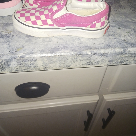 Pumas size 10 $20 Vans size 11 $25 - Picture 6 of 7